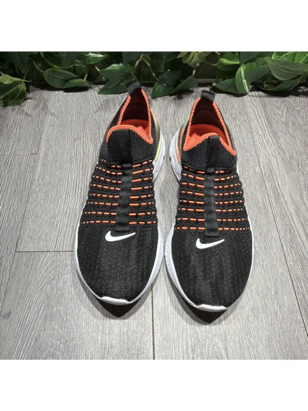 NIKE REACT DD9668-001 Black Coral Slip On Athletic Shoes Womens Size 6 - Picture 2 of 10